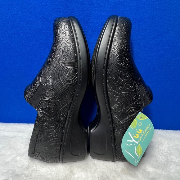 NIB/NWT🤩 |•YŮŮ•| Light & Flexible Bethanee Comfort Clogs Size 9 Wide - Picture 3 of 16